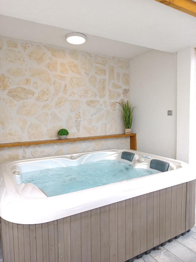 Tonina - House With Terrace, Jacuzzi, Free Parking Daire Split Dış mekan fotoğraf